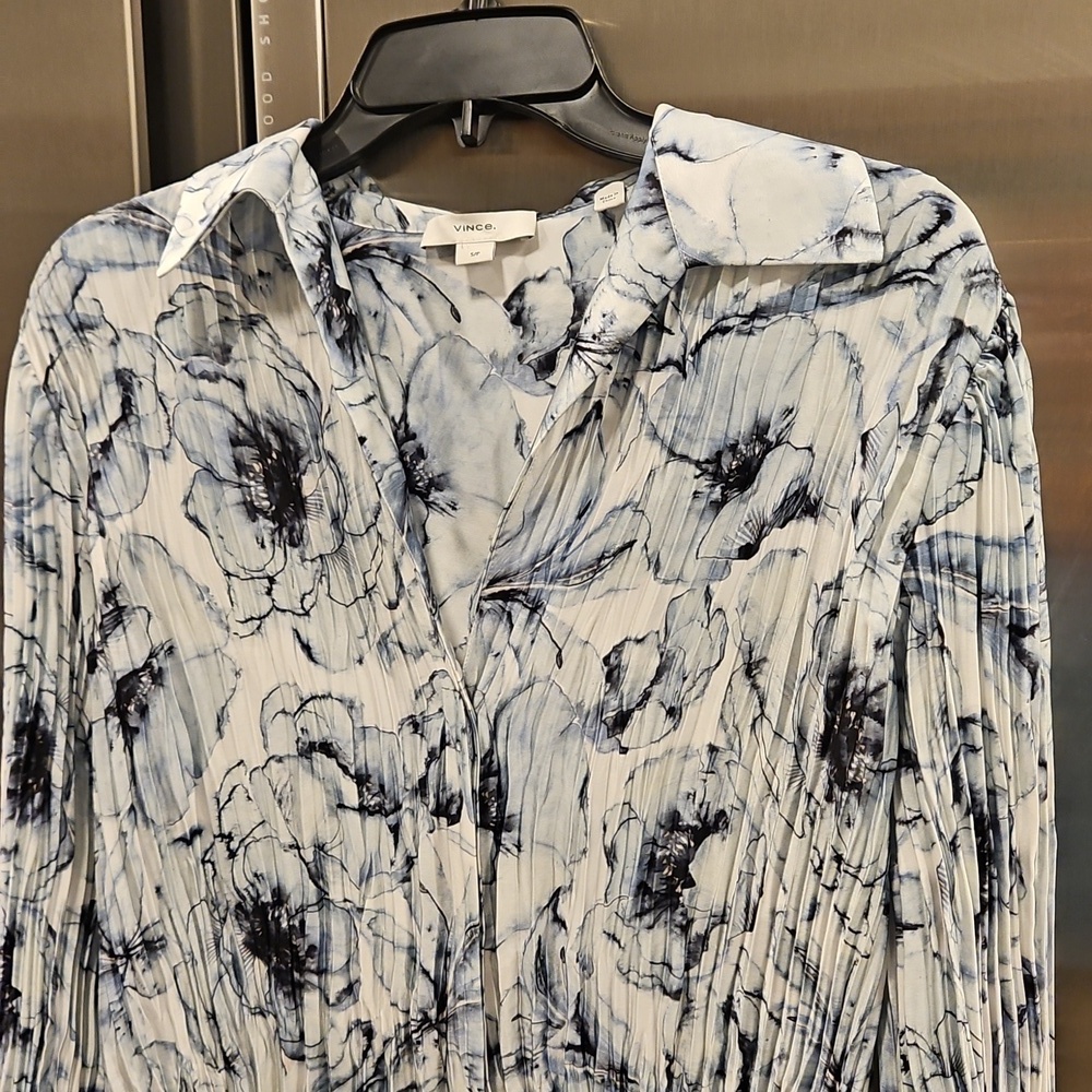 💕VINCE💕 Lilly Pleated Blouse ~ Pale Azure Small S NWOT - Picture 10 of 14